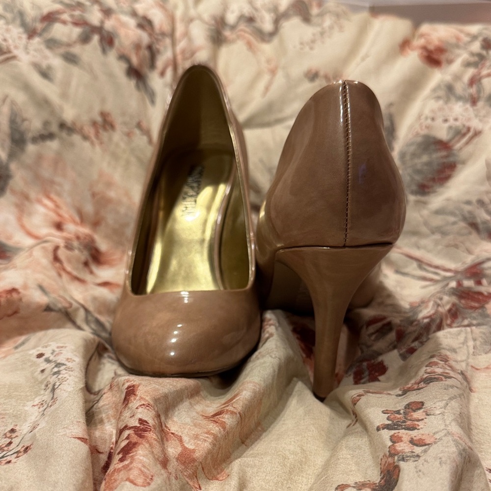 Cosmopolitan Glossy Brown Heels